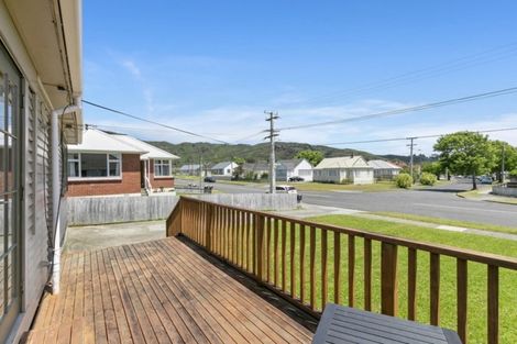 Photo of property in 196 Waddington Drive, Naenae, Lower Hutt, 5011