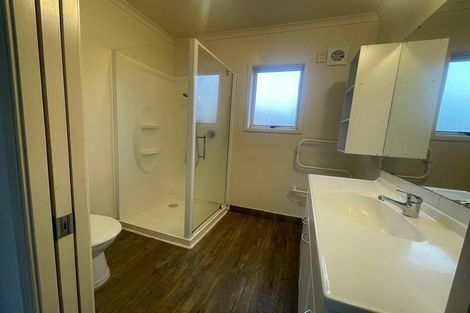 Photo of property in 3 Dainton Place, New Lynn, Auckland, 0600