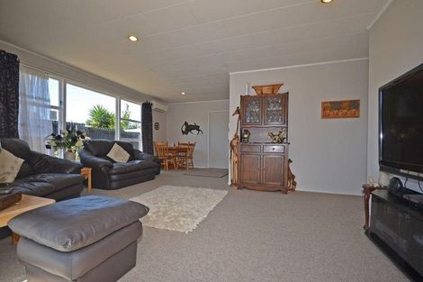 Photo of property in 9 Ballial Place, West Harbour, Auckland, 0618
