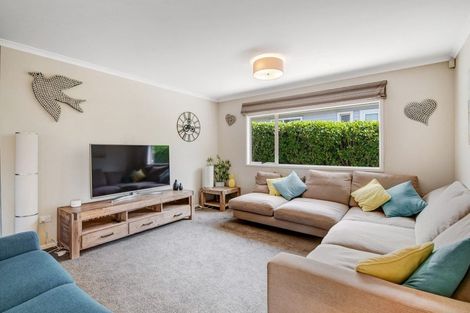 Photo of property in 7 Kingtide Place, Red Beach, 0932