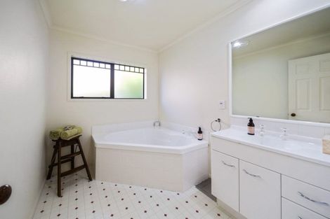 Photo of property in 6a Ashmore Drive, Frankleigh Park, New Plymouth, 4310