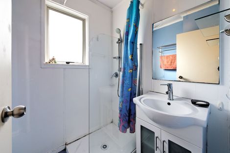 Photo of property in 16 Woodglen Road, Glen Eden, Auckland, 0602