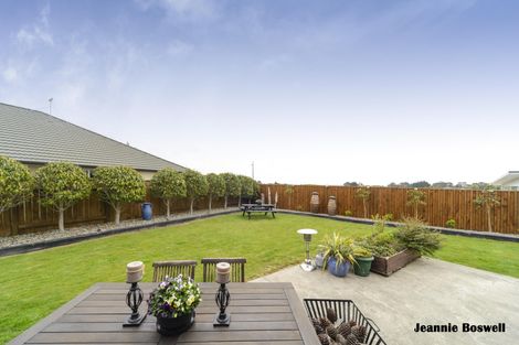 Photo of property in 5 Ron Place, Fitzherbert, Palmerston North, 4410