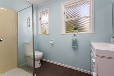 Photo of property in 4 Rangihiroa Street, Waikanae Beach, Waikanae, 5036