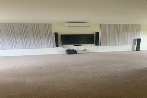 Photo of property in 1 Kittiwake Drive, Schnapper Rock, Auckland, 0632