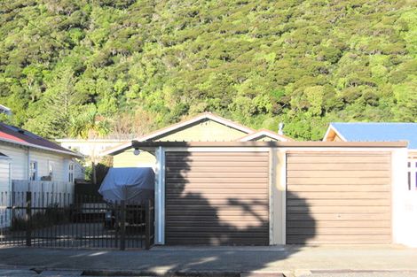 Photo of property in 63 Oroua Street, Eastbourne, Lower Hutt, 5013