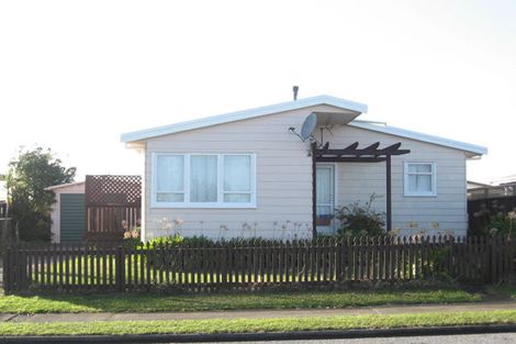Photo of property in 140 Gloaming Hill, Titahi Bay, Porirua, 5022