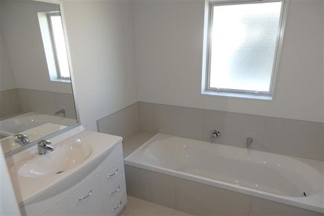 Photo of property in 32 Hollowout Street, Takanini, 2112