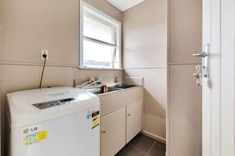 Photo of property in 10 Crawford Avenue, Mangere Bridge, Auckland, 2022