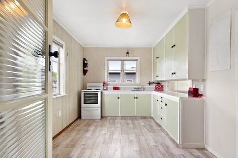 Photo of property in 14 Taikata Road, Te Atatu Peninsula, Auckland, 0610