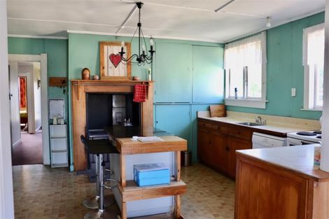 Photo of property in 1 Curtis Street, Hector, 7822