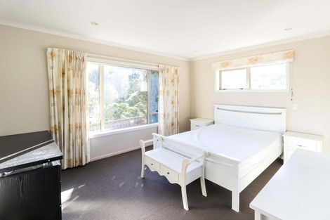 Photo of property in 11 Greenstone Place, Aotea, Porirua, 5024