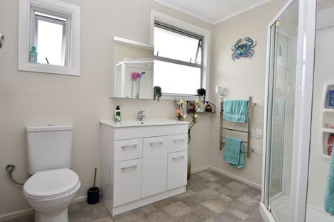 Photo of property in 65 Victoria Street, Carterton, 5713