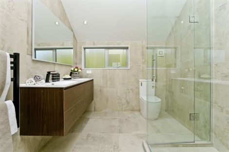 Photo of property in 356b East Coast Road, Sunnynook, Auckland, 0630