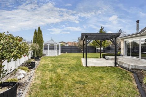 Photo of property in 8 Doggett Place, Rangiora, 7400