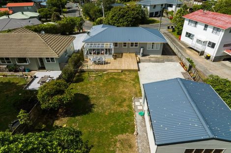 Photo of property in 48 Kiwi Crescent, Tawa, Wellington, 5028