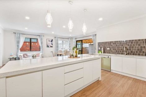 Photo of property in 27 Casheltown Way, Flat Bush, Auckland, 2019