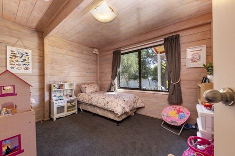 Photo of property in 14 Muscat Place, Henderson, Auckland, 0612