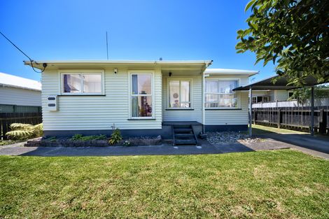 Photo of property in 16 Woodglen Road, Glen Eden, Auckland, 0602