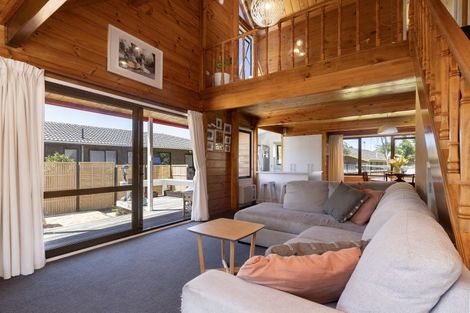 Photo of property in 14 Muscat Place, Henderson, Auckland, 0612