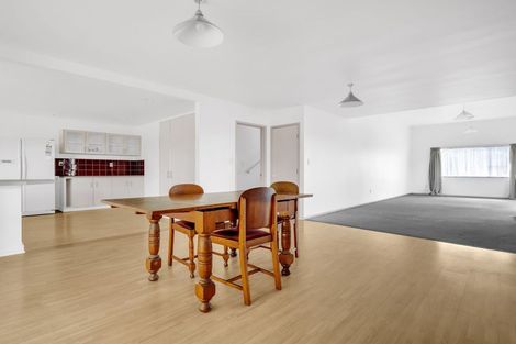 Photo of property in 64 Rhinevale Close, Henderson, Auckland, 0612