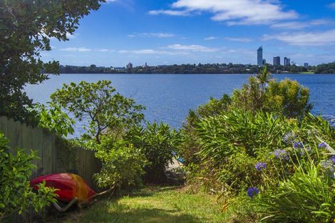 Photo of property in 40 Shakespeare Road, Milford, Auckland, 0620