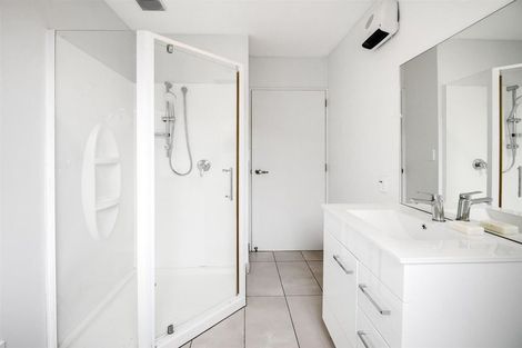 Photo of property in 2/200 Wainoni Road, Avondale, Christchurch, 8061