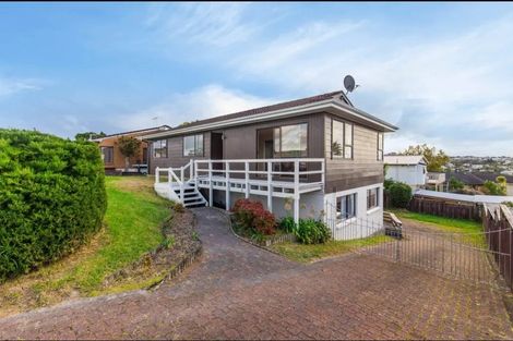 Photo of property in 162 Luckens Road, West Harbour, Auckland, 0618