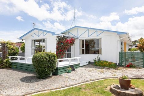 Photo of property in 22 Ries Street, Dannevirke, 4930
