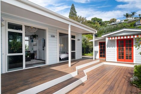 Photo of property in 5 Breakwater Road, Bluff Hill, Napier, 4110
