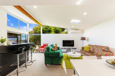 Photo of property in 2/8 Gregg Place, Sunnyvale, Auckland, 0612