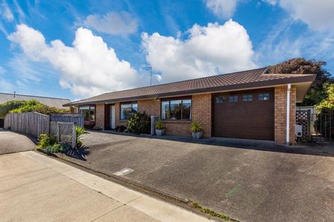 Photo of property in 94 Cedar Drive, Paraparaumu Beach, Paraparaumu, 5032