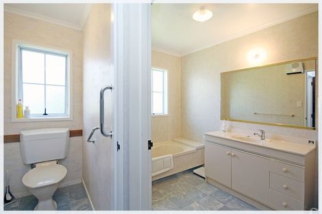 Photo of property in 1 Chrystal Street, Foxton Beach, Foxton, 4815