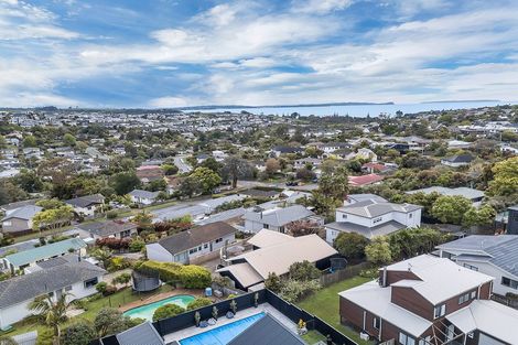 Photo of property in 2/108 Awaruku Road, Torbay, Auckland, 0630