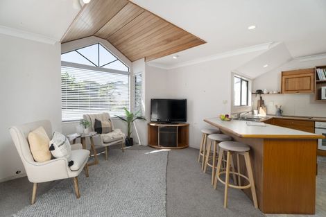 Photo of property in 121 Westchester Drive, Churton Park, Wellington, 6037