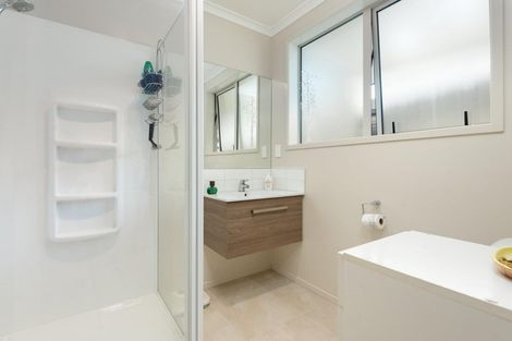 Photo of property in 4 Catamaran Way, Papamoa Beach, Papamoa, 3118