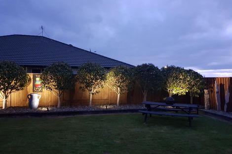 Photo of property in 5 Ron Place, Fitzherbert, Palmerston North, 4410