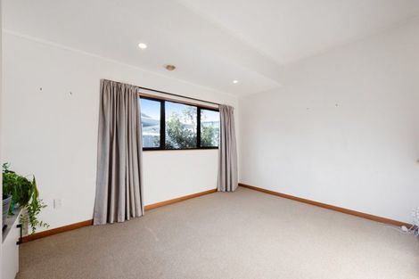 Photo of property in 16a Parklands Drive, Karori, Wellington, 6012
