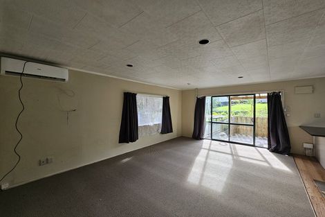 Photo of property in 4a Griffiths Place, Te Atatu South, Auckland, 0610
