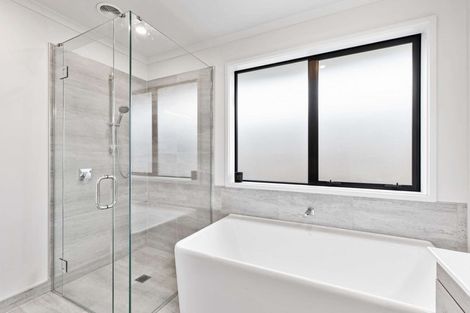 Photo of property in 2 Glennron Lane, Waiuku, 2123