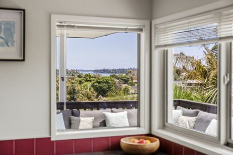 Photo of property in 31 Bayvista Close, Welcome Bay, Tauranga, 3112