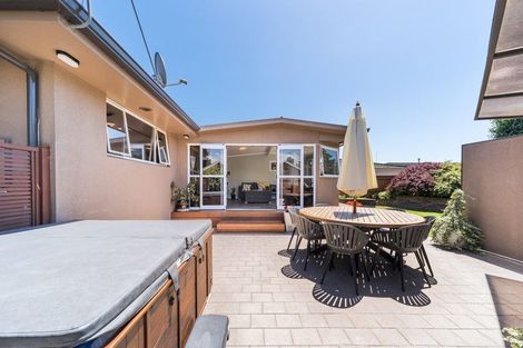 Photo of property in 3 Gainsborough Grove, Highbury, Palmerston North, 4412