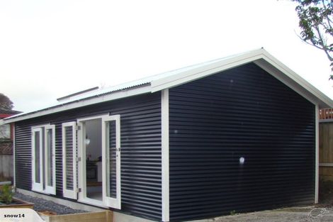 Photo of property in 1/16 Arahoe Road, New Lynn, Auckland, 0600