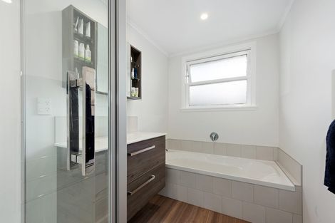 Photo of property in 15 Whirinaki Crescent, Heretaunga, Upper Hutt, 5018