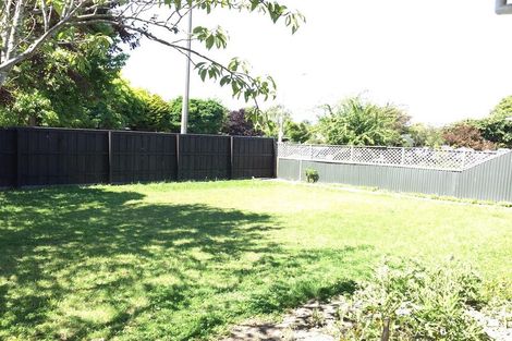 Photo of property in 87 Memorial Avenue, Ilam, Christchurch, 8053