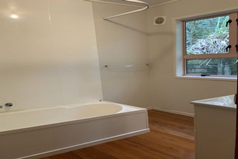 Photo of property in 62 Mountain Road, Henderson Valley, Auckland, 0612