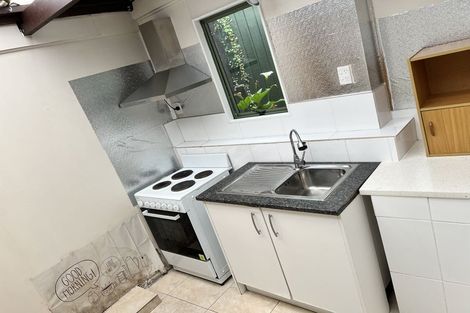 Photo of property in 37 Sunset Road, Totara Vale, Auckland, 0632