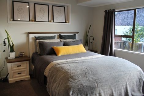 Photo of property in 2/33 Tyrian Close, Half Moon Bay, Auckland, 2012