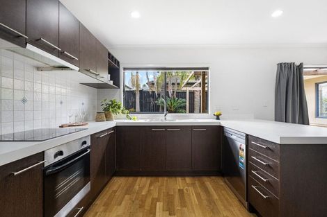 Photo of property in 4 Adrigole Place, East Tamaki, Auckland, 2013