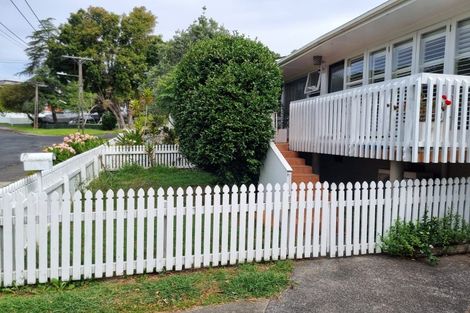 Photo of property in 1/24 Liston Crescent, Cockle Bay, Auckland, 2014